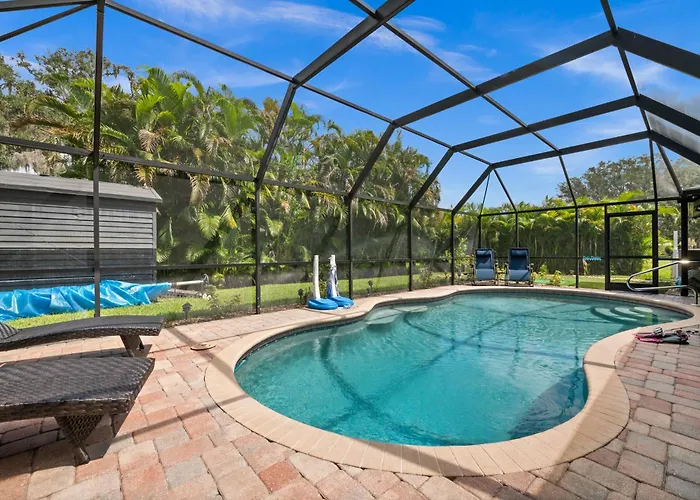 Sunny Oasis Getaway -Heated Pool-Mini Golf-Near Beach