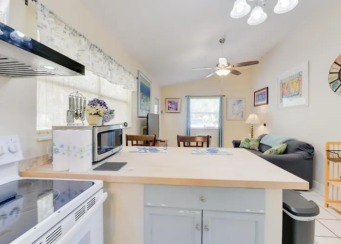 < 1 Mi To Nokomis Beach: Tranquil Couple'S Retreat